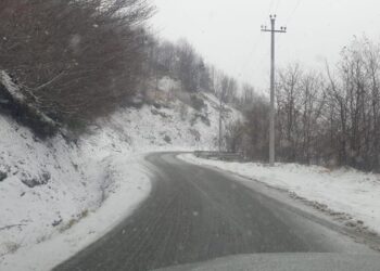 Dëbora zbardh festat “kuq e zi” në Dardhë, akset e kalueshme pa problem