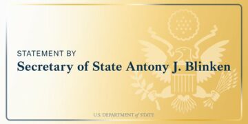 “Në emër të SHBA-ve, është nderi im të uroj popullin e Shqipërisë në 110-vjetorin e Pavarësisë. SHBA  krenare të festojnë 100-vjetorin e marrëdhënieve diplomatike…., Blinken uron Shqiptarët