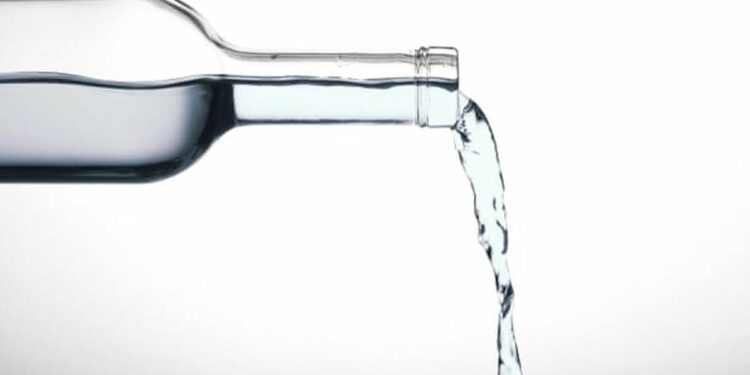 Pinë ujë me shihe Qelqi, rezulton me acid paketimi i një prej kompanive më të mëdha të ujit në vend, në rrezik për jetën 3 persona nga Shkodra