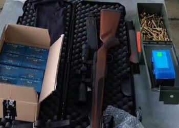 “Snajperi” kap në Durrës Kosovarin e nisur nga Zvicra me armatim luftarak. Mori tragetin në Bari, do shiteshin në Kosovë