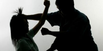 Dhuna në familje, rrahin gratë e vjerrin përfundojnë në pranga dy burra në Tiranë