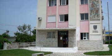 Bashkia Dimal e zhytur në Korrupsion, SPAK hedh prangat për drejtuesit lokal. Deri në 2500 euro një firmë