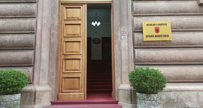Asnjë smerr pesë vota, Raund i dytë votimi në Kushtetueses. Ja si u ndanë 9 votat e gjyqtarëve