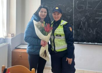 Mësuesit janë guri i themelit të çdo shoqërie, e cila prosperon vetëm përmes mirënjohjes….Urimi Policisë për 7 MARS