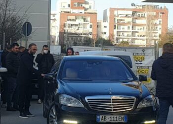 Benzi i Përdorur nga Lulzim Basha dhe Gazmend Bardhi me 17 gjoba të papaguara! Do e bllokoj policia rrugore?