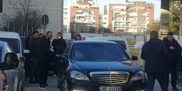 Benzi i Përdorur nga Lulzim Basha dhe Gazmend Bardhi me 17 gjoba të papaguara! Do e bllokoj policia rrugore?