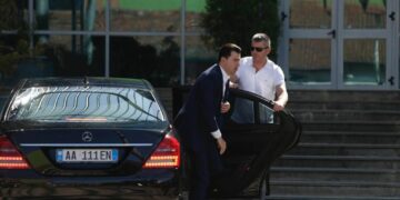 Benzi i Përdorur nga Lulzim Basha dhe Gazmend Bardhi me 17 gjoba të papaguara! Do e bllokoj policia rrugore?