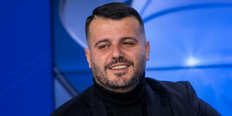 Klodian Tomorri: Kush vlen më shumë? Gëzuar 8 Marsin