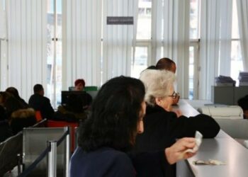 75 vjeçarja nga Dibra kap “mat” drejtësinë. Shteti i kërkon lekët e pensionit pas 17 vitesh. E moshuara: libreza ime me 4 firma, kam rritur 7 fëmijë e punuar në koperativ