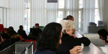 75 vjeçarja nga Dibra kap “mat” drejtësinë. Shteti i kërkon lekët e pensionit pas 17 vitesh. E moshuara: libreza ime me 4 firma, kam rritur 7 fëmijë e punuar në koperativ