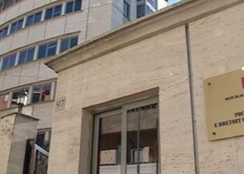 U blenë me paratë e drogës në Angli, Prokuroria kërkon konfiskimin e pronave të vëllezërve Duraku në Tiranë