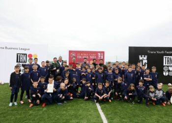 Të vegjlit e Tiranës stërviten me “të mëdhenjtë” e Romës, Veliaj: “Ftoj prindërit t’i aktivizojnë fëmijët në sport”