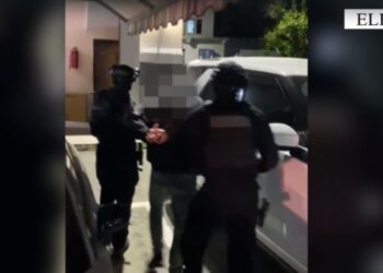 Tërhiqu nga tenderi, do të vrasim ty dhe familjen. Mesazhi me pistoletë tek fëmija që alarmoi policinë, pamjet e aksionit në 4 qytete