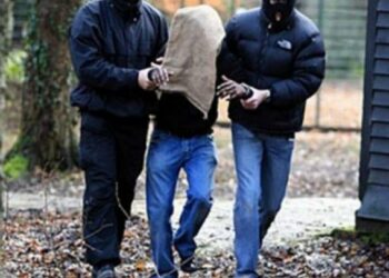 Marrin peng për paratë e pakthyera, Nëdrhyn policia liron pengun. 1 në pranga 1 në kërkim