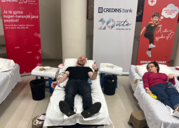“Gjaku i dikujt më shpëton jetën”, stafi i Credins Bank i përgjigjet kauzës humane, dhuron gjak për talasemikët