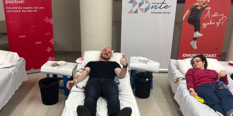 “Gjaku i dikujt më shpëton jetën”, stafi i Credins Bank i përgjigjet kauzës humane, dhuron gjak për talasemikët