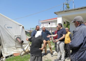 “Te kutia e votimit jeni vetëm ju dhe Zoti”, Belind Këlliçi diskuton me banorët e fshatrave të Tiranës