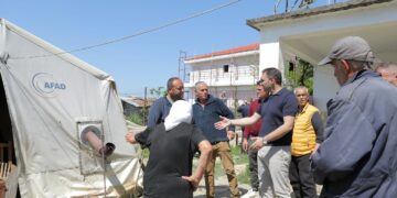 “Te kutia e votimit jeni vetëm ju dhe Zoti”, Belind Këlliçi diskuton me banorët e fshatrave të Tiranës