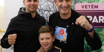 Andi Lila braktis Berishën dhe PD, shfaqet krah Veliajt në Kavajë