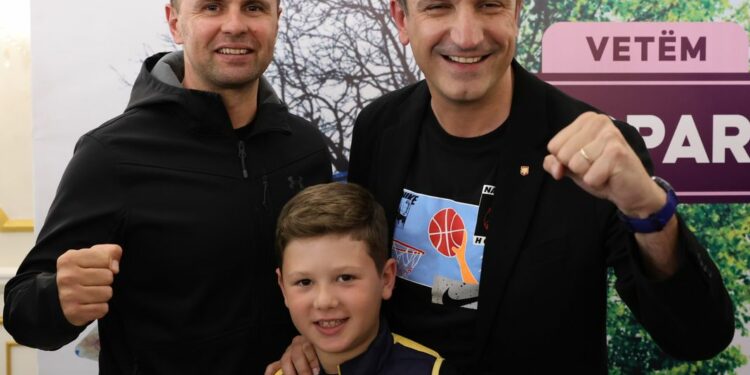 Andi Lila braktis Berishën dhe PD, shfaqet krah Veliajt në Kavajë