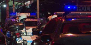 100 gram tritol Fasonerisë në Tiranë, Panik tek banorët e lagjes “Fresku” thyhen xhama e dëmtohen fasada, pamjet