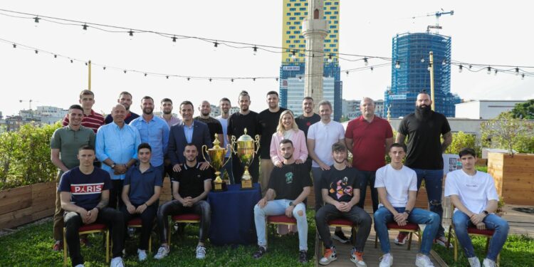 Veliaj pret kampionët e Tiranës në Volejboll dhe Basketboll: Premio për ata që sjellin Kupa