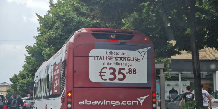 Me autobuz, Milano dhe Londra Kushtojnë më shumë!!! Shmang doganat, kokëçarjen e bagazheve dhe Check-in! FLUTURO me ALBAWINGS
