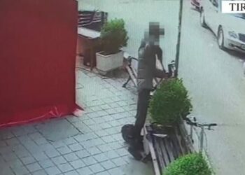 Kapet “skifteri” i patinave dhe biçikletave në Tiranë, pamjet e vjedhjeve