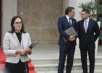 Rama shkarkon Ministren e Financave, Delina Ibrahimaj