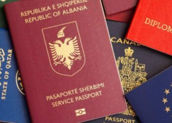 Nuk ndalet Largimi i Shqiptarëve, 10 dorëzime pasaportash tek Presidenti në një ditë, zbardhet dekreti