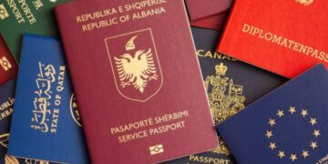 Nuk ndalet Largimi i Shqiptarëve, 10 dorëzime pasaportash tek Presidenti në një ditë, zbardhet dekreti