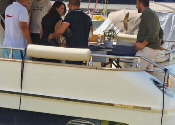 Grida Duma dhe Ervin Salianji shijojnë pushimet në bordin e një Jahti në “Detin Jon”, Foto-Video. Çift apo Singel?