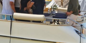 Grida Duma dhe Ervin Salianji shijojnë pushimet në bordin e një Jahti në “Detin Jon”, Foto-Video. Çift apo Singel?