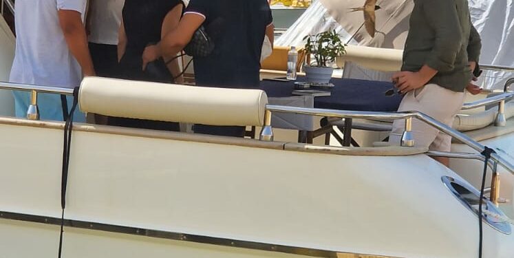 Grida Duma dhe Ervin Salianji shijojnë pushimet në bordin e një Jahti në “Detin Jon”, Foto-Video. Çift apo Singel?