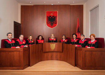 Ekskluzive/Gjyqtarët Kushtetues kërkojnë rrijtje page deri në 773 mijë lekë, WebLajm zbardh kërkesën