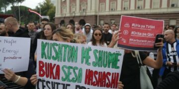 SHQIPTARËT VARFËROHEN, RAMA DHE MINISTRAT PASUROHEN! “PLAÇKITJA” E POPULLIT NUK ËSHTË REFORMË!