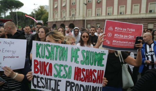 SHQIPTARËT VARFËROHEN, RAMA DHE MINISTRAT PASUROHEN! “PLAÇKITJA” E POPULLIT NUK ËSHTË REFORMË!