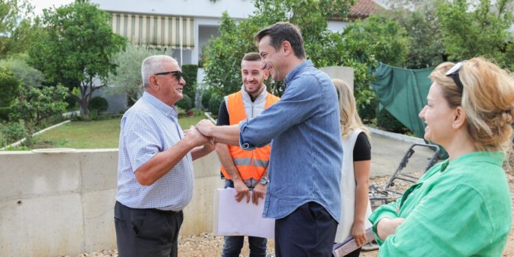 Rehabilitohet blloku i banimit në Njësinë 1, Veliaj: “Fokusi te rrugët që lidhin periferinë me qendrën”