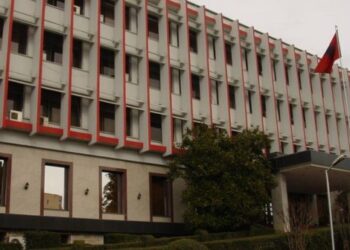Zgjedhjet lokale përfundojnë në gjykatë, Sekretari Ministrisë së Jashtme padit KQZ
