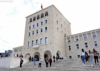 Studentët nisin vitin akademik, Veliaj: Suksesi juaj krenaria jonë