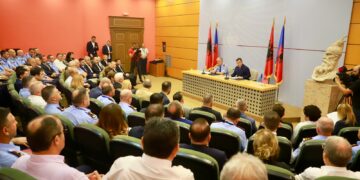 Balla firmos largimin e Kryepolicit këshilltar të rekrutuar nga ish Ministri Çuçi