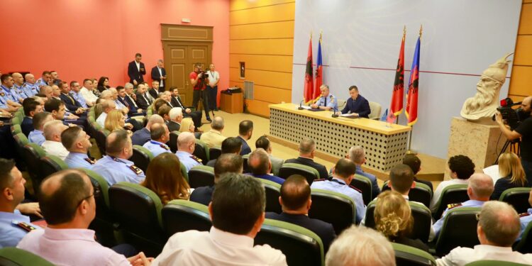 Balla firmos largimin e Kryepolicit këshilltar të rekrutuar nga ish Ministri Çuçi