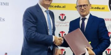 “Arsimi dhe punësimi i të rinjve, pjesë e strategjisë dhe politikave kryesore të Credins Bank”, Firmoset marrëveshja me Universitetin e Tiranës