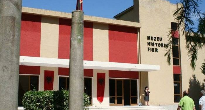 Ekskluzive/ Kryebashkiaku punësohet tek Muzeu Historik në Fier. 40 orë punë për të shlyer dënimin e kërkuar nga SPAK
