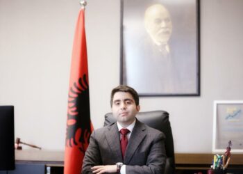 Ekskluzive/Spak mësyn zyrat e Komisionit të Prokurimeve Publike, sekuestrohen mbi 20 praktika tenderash