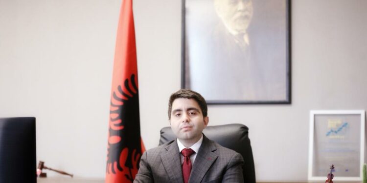 Ekskluzive/Spak mësyn zyrat e Komisionit të Prokurimeve Publike, sekuestrohen mbi 20 praktika tenderash