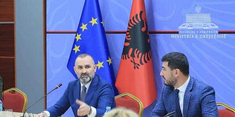 Ndërmjetësit e Pasurisve të Paluajtshme, Ministri Manja firmos hapjen e garës për të Interesuarit