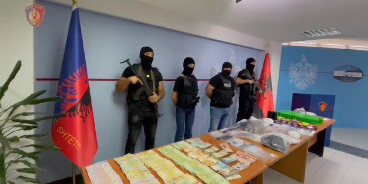 “Tempulli” Policia zbarkon në terren, 273 të arrestuar.  Sekuestrohet drogë, armë, para, mjete, kryesojnë Tirana, Durrësi, Vlora. Balla: Paketa e sigurisë në shkolla, sukses