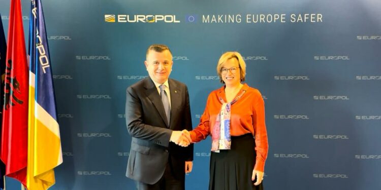 Pas Interpol Ministri Balla kontakte direkte me Europol. Vizitë zyrtare në Hagë me fokus pastrimin e policisë nga të inkriminuarit.