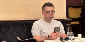 Telefoni biznesmenit zbuloi lidhjet me Arben Ahmetaj tek dosja “Buka”, WebLajm zbardh sms. Vartësja: Smora autorizim të shkoj në ankand